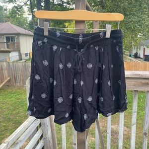 Flowy black with pattern shorts
